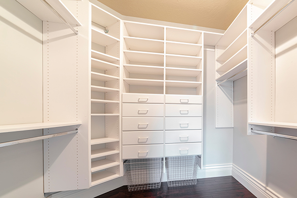 Walk-In_closets_built-in shelving